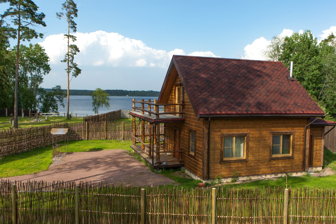 Дом у озера Ленинградская область